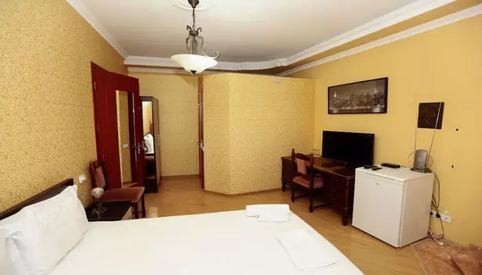 هتل ایساکا تفلیس